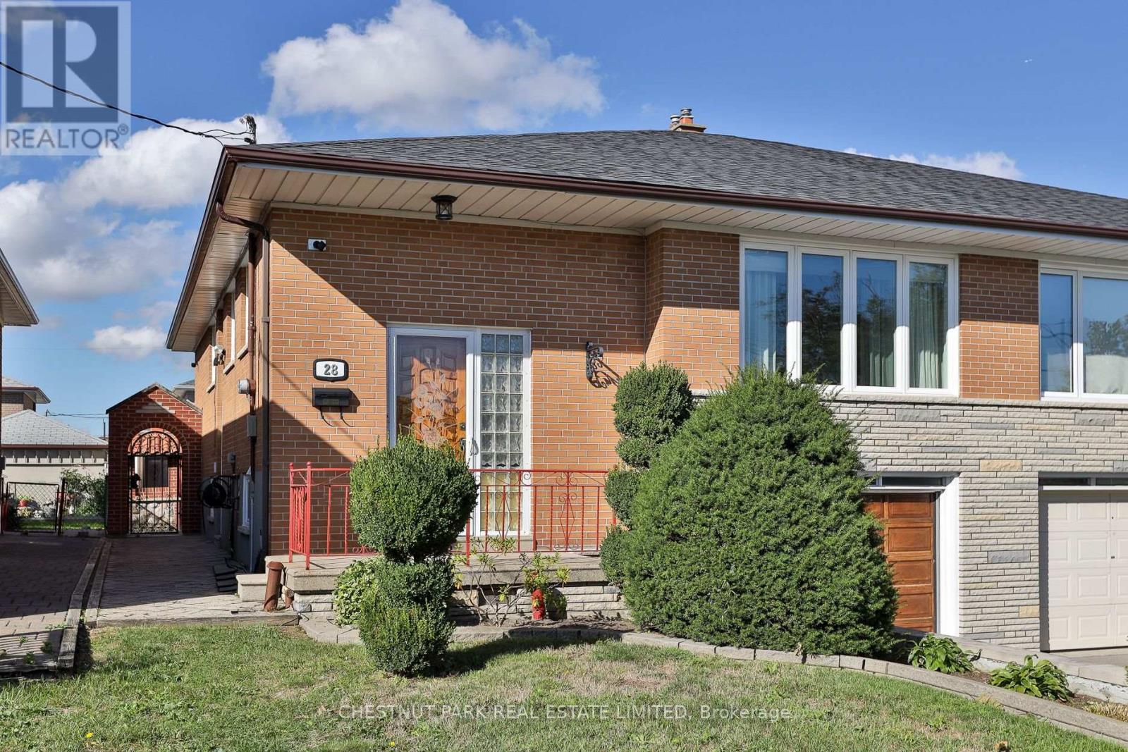 28 Charrington Crescent, Toronto, Ontario  M3L 2C4 - Photo 2 - W13834886