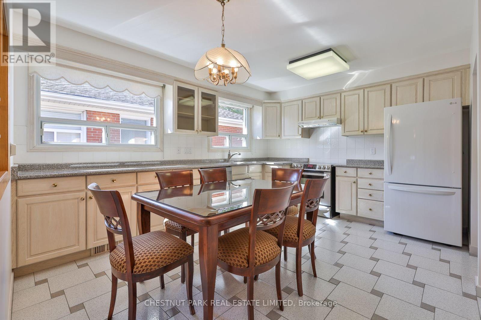 28 Charrington Crescent, Toronto, Ontario  M3L 2C4 - Photo 9 - W13834886