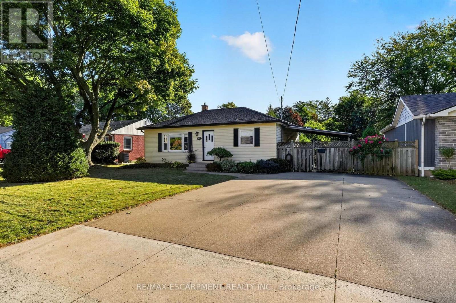 416 BARTLETT AVENUE, grimsby (grimsby beach), Ontario