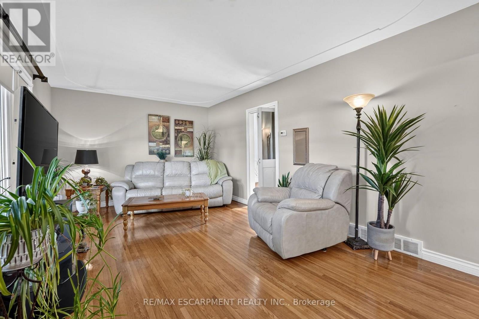 416 Bartlett Avenue, Grimsby (Grimsby Beach), Ontario  L3M 2N4 - Photo 6 - X13834782