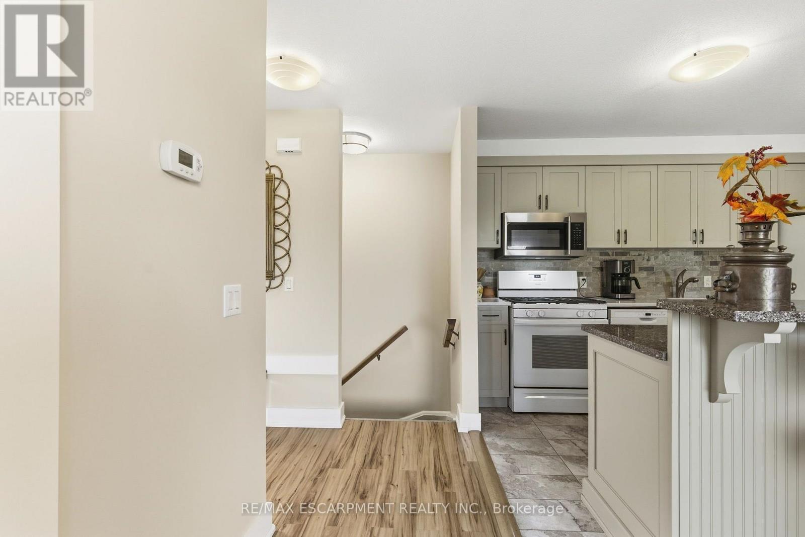 302 - 111 Smits Cove, West Lincoln (Smithville), Ontario  L0R 2A0 - Photo 17 - X13834842