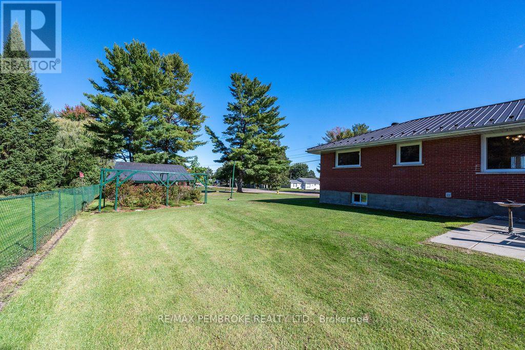 41 Centre Street W, Petawawa, Ontario  K8A 7E8 - Photo 40 - X13834228
