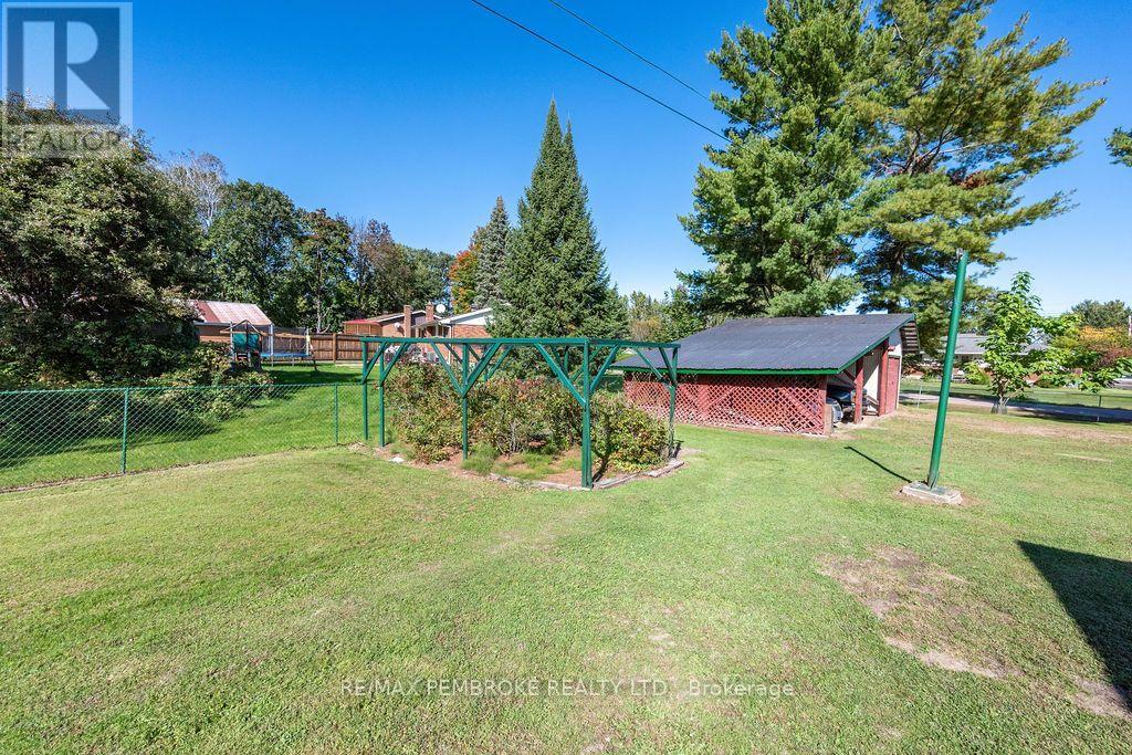 41 Centre Street W, Petawawa, Ontario  K8A 7E8 - Photo 41 - X13834228