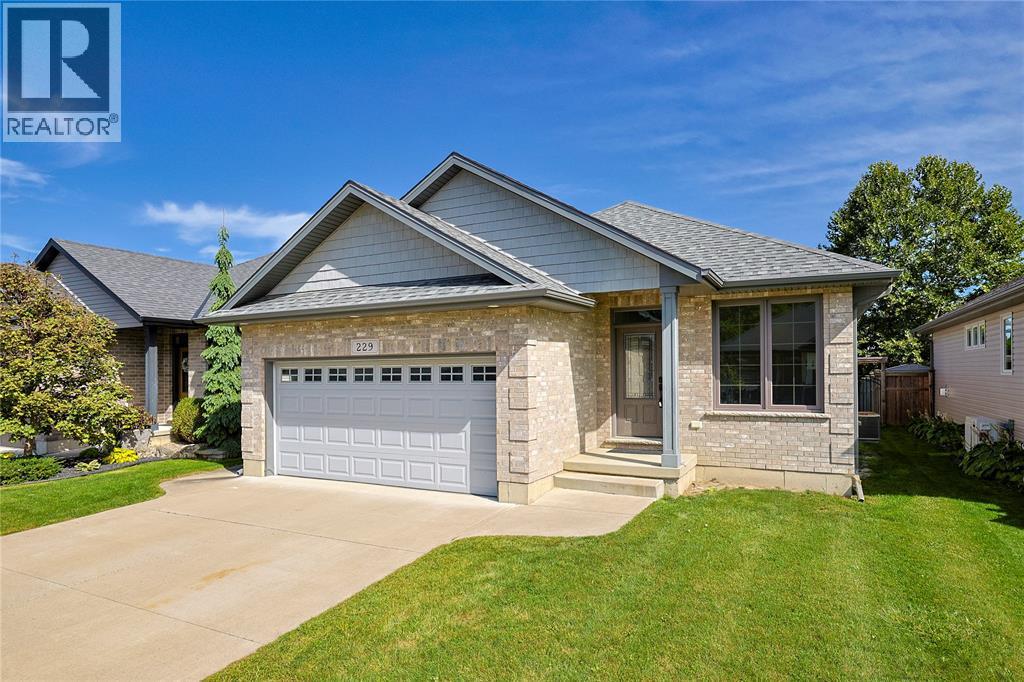 229 Meadowlark Lane, Sarnia, Ontario  N7S 0B6 - Photo 2 - 26023706