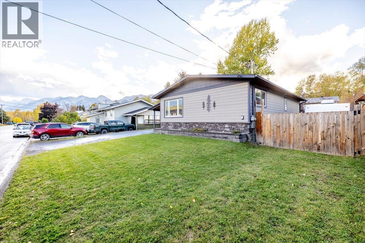 36 Mt Trinity Avenue, Fernie, British Columbia  V0B 1M3 - Photo 5 - 10402017