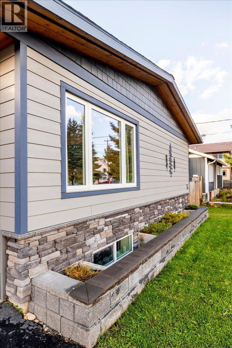 36 Mt Trinity Avenue, Fernie, British Columbia  V0B 1M3 - Photo 6 - 10402017