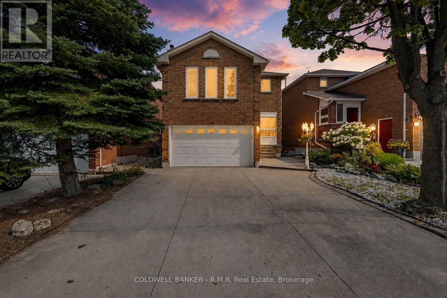 292 Ukraine Road, Mississauga, Ontario L5B 3W6 - Photo 1 - W13835110