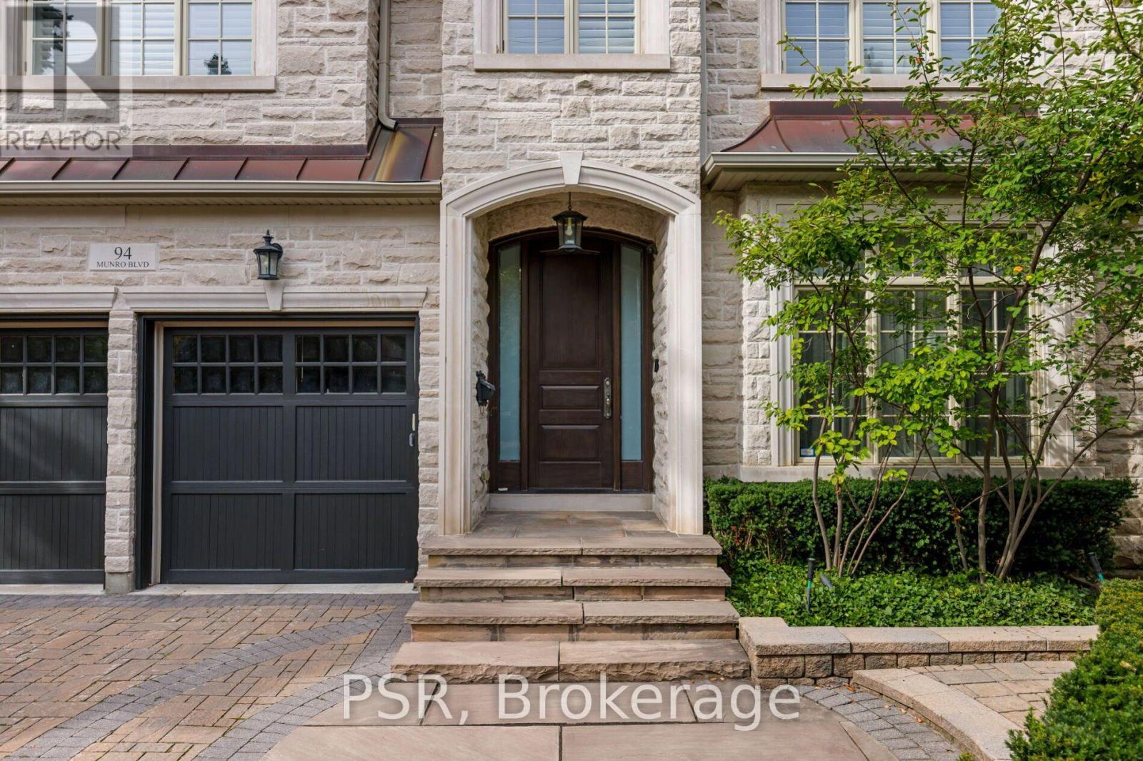 94 Munro Boulevard, Toronto, Ontario  M2P 1C4 - Photo 2 - C13835204