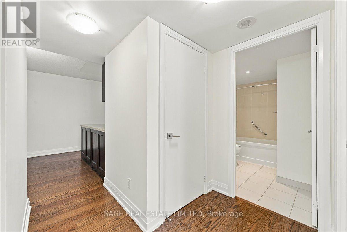 W204 - 565 Wilsom Avenue, Toronto (Clanton Park), Ontario  M3H 0C6 - Photo 28 - C13835214