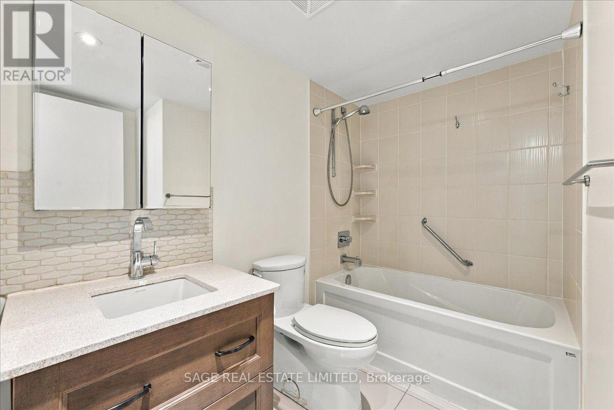 W204 - 565 Wilsom Avenue, Toronto (Clanton Park), Ontario  M3H 0C6 - Photo 30 - C13835214