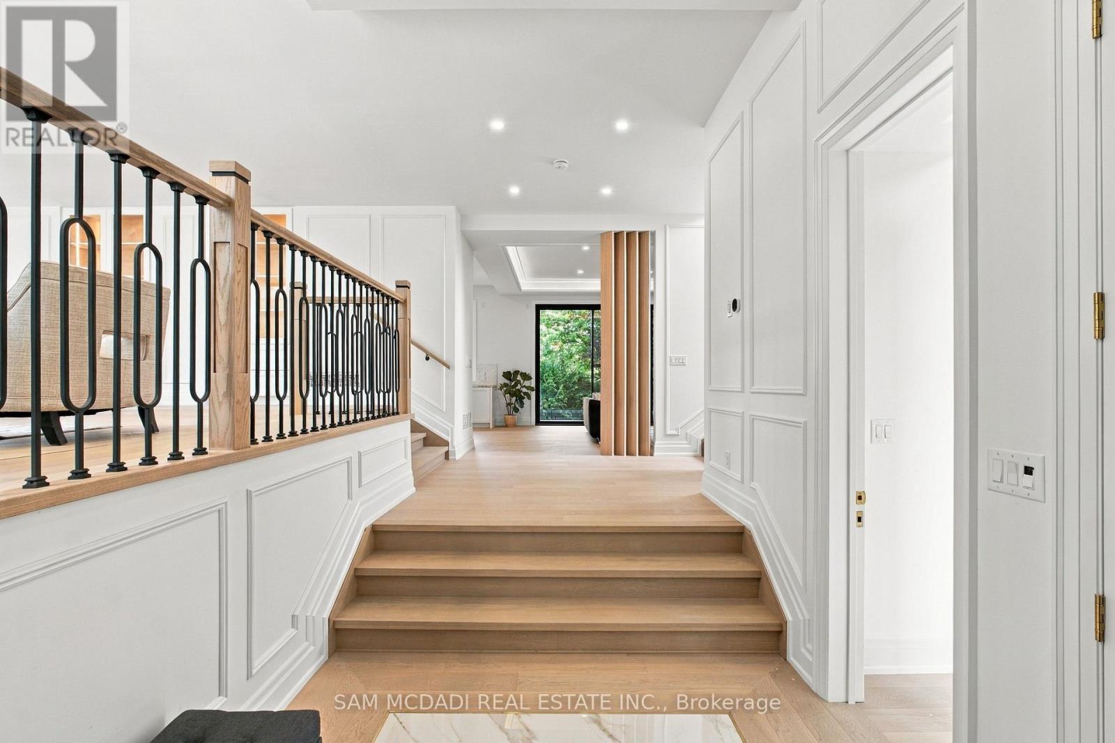 6 North Hills Terrace, Toronto (Banbury-Don Mills), Ontario  M3C 1M6 - Photo 3 - C13834432