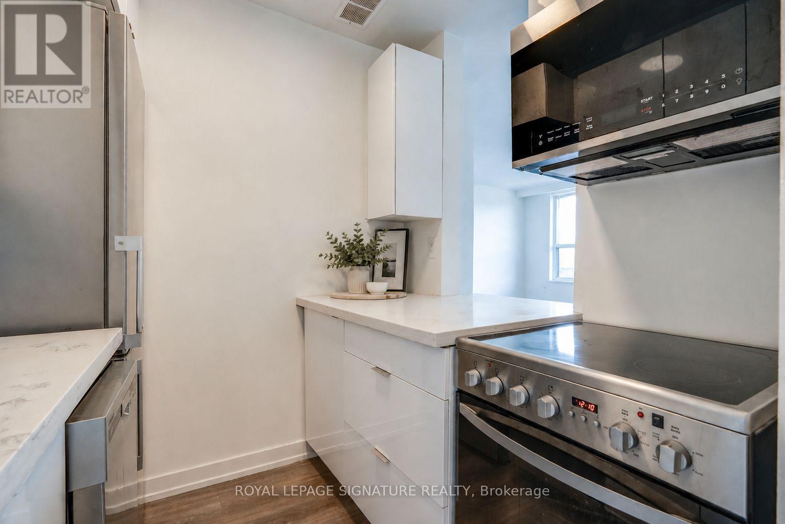 203 - 15 Gamble Avenue, Toronto, Ontario  M4K 2H3 - Photo 2 - E13835040