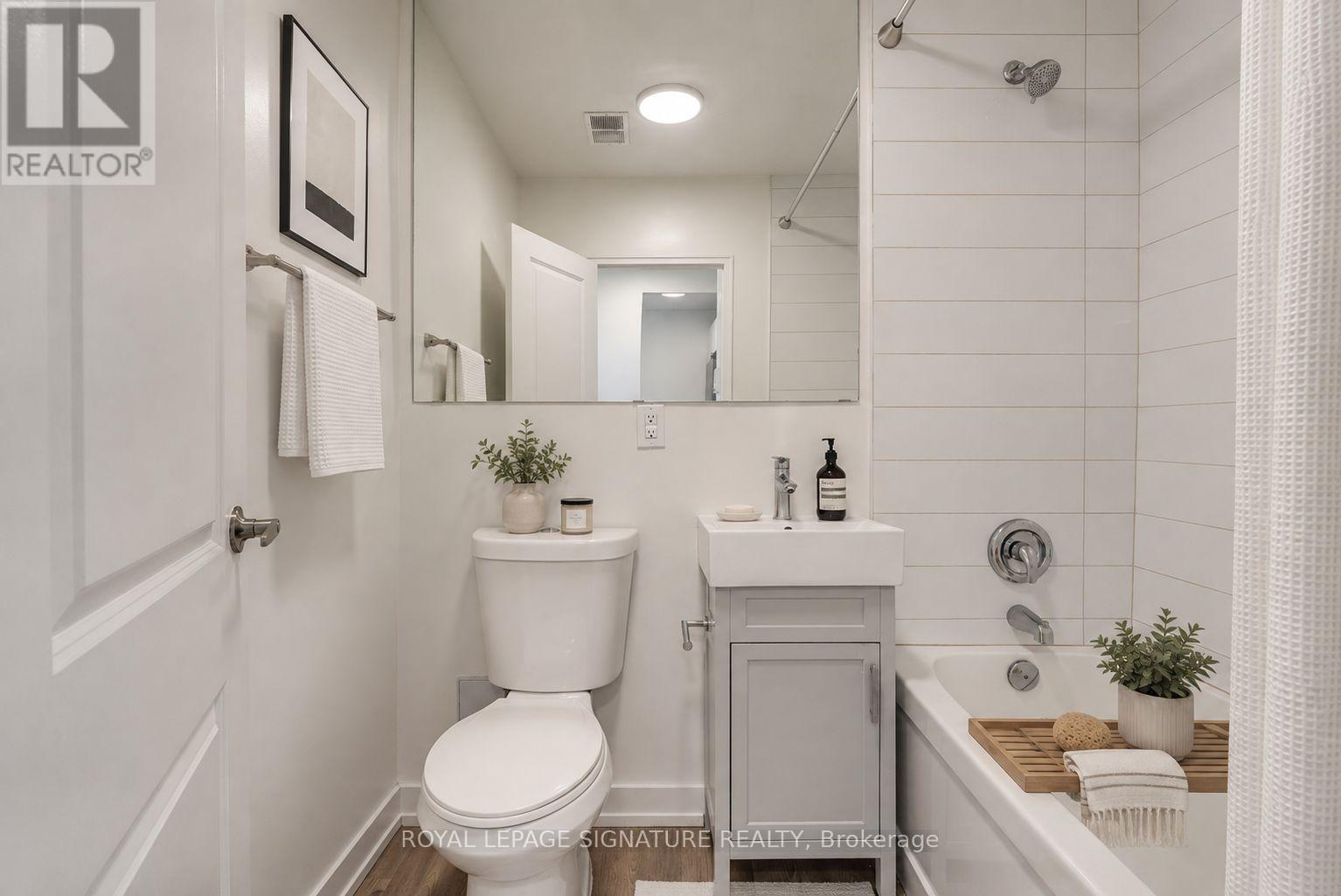 203 - 15 Gamble Avenue, Toronto, Ontario  M4K 2H3 - Photo 6 - E13835040
