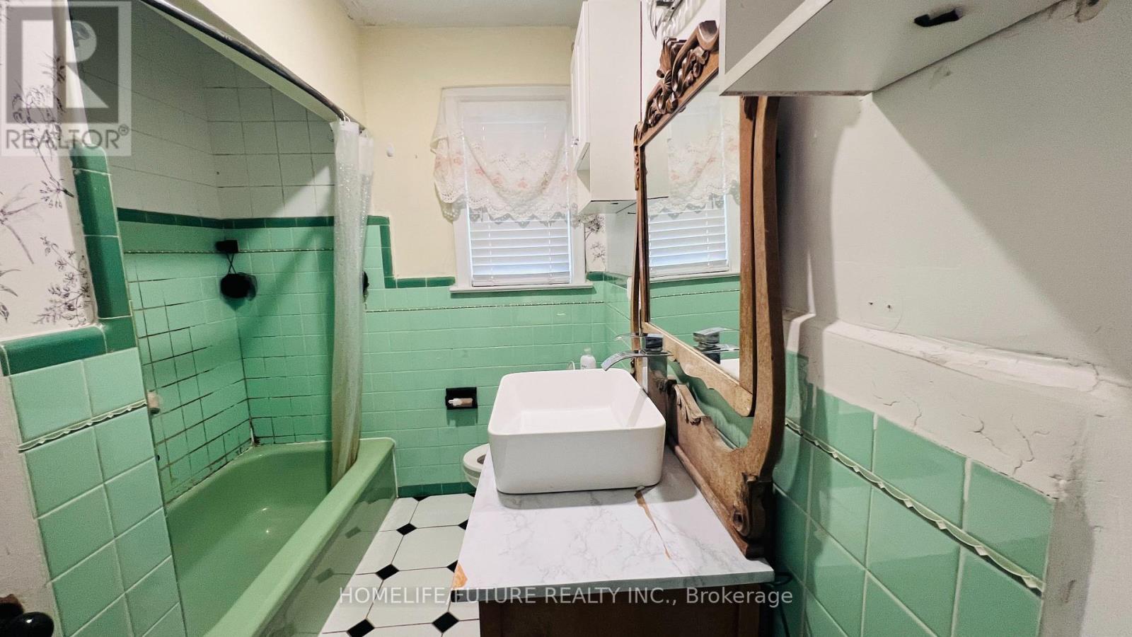 Main - 7 Perivale Crescent, Toronto, Ontario  M1J 2B9 - Photo 7 - E13835072