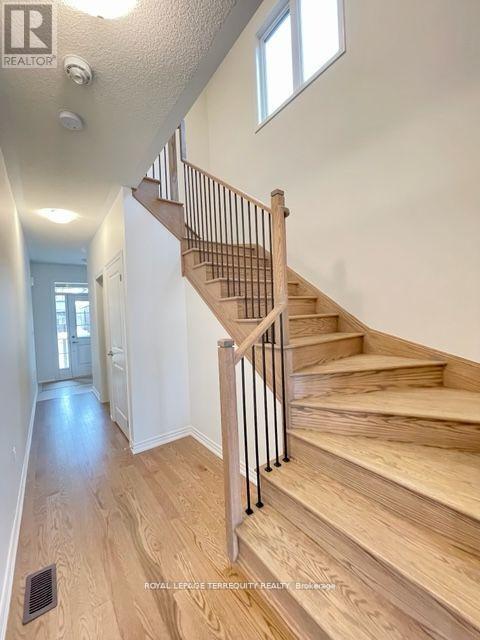 142 Shepherd Drive, Barrie, Ontario  L9J 0P9 - Photo 4 - S13834938