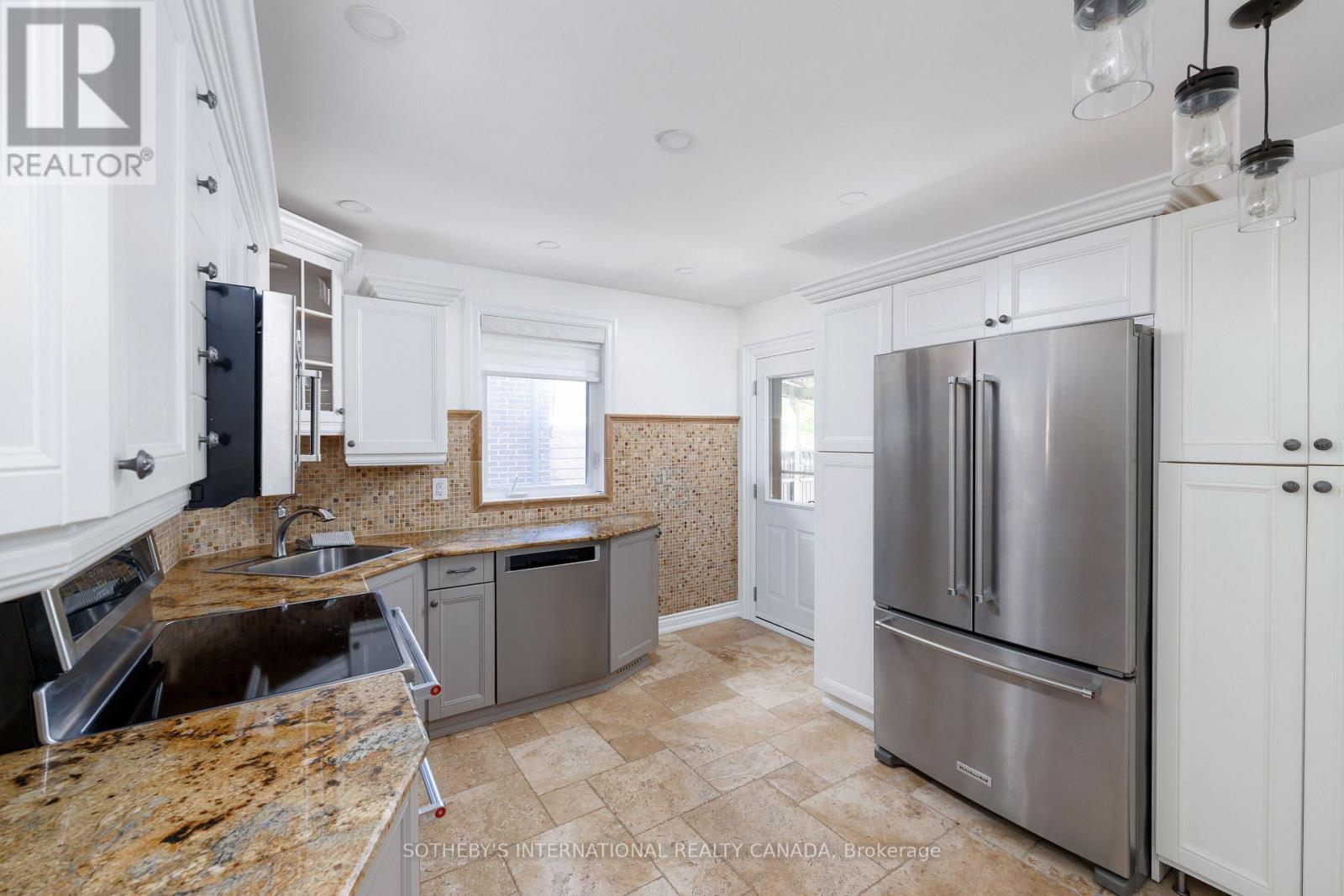 1048 Royal York Road, Toronto, Ontario  M8X 2G7 - Photo 12 - W13834936
