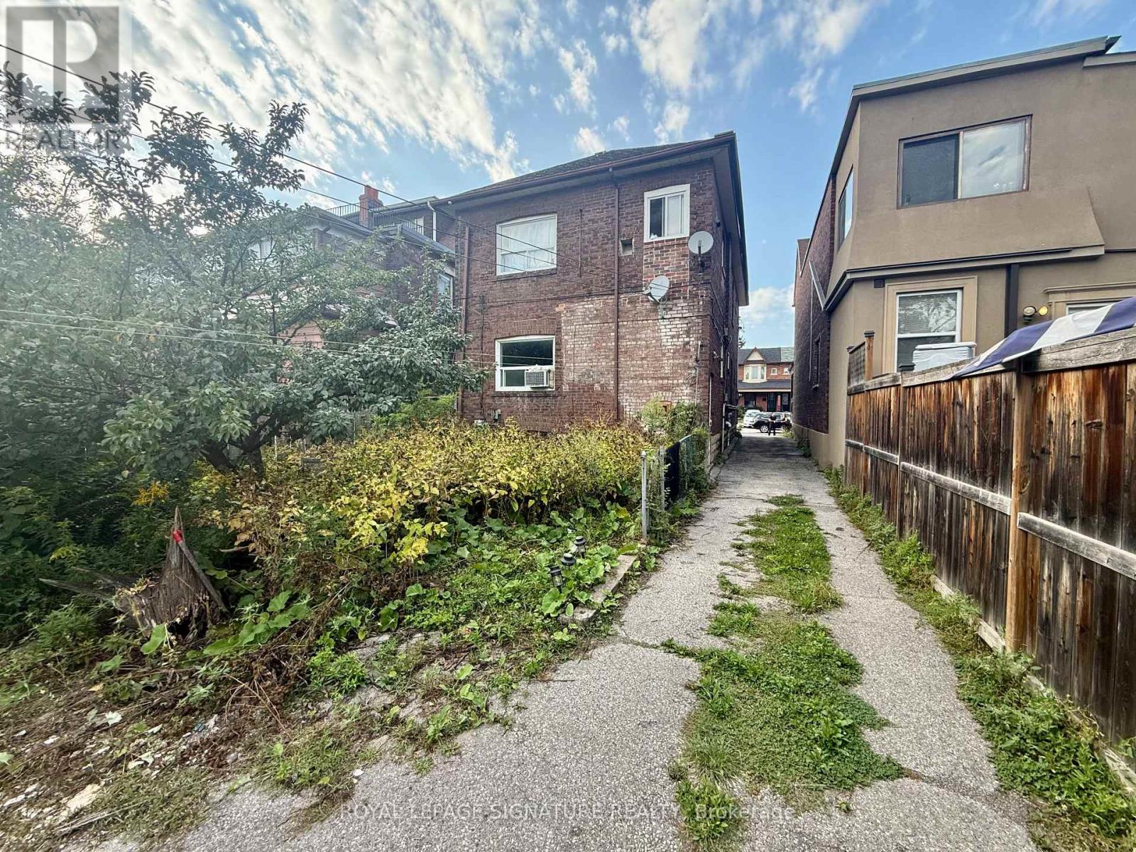 83 Ashburnham Road, Toronto, Ontario  M6H 2K6 - Photo 8 - W13834958