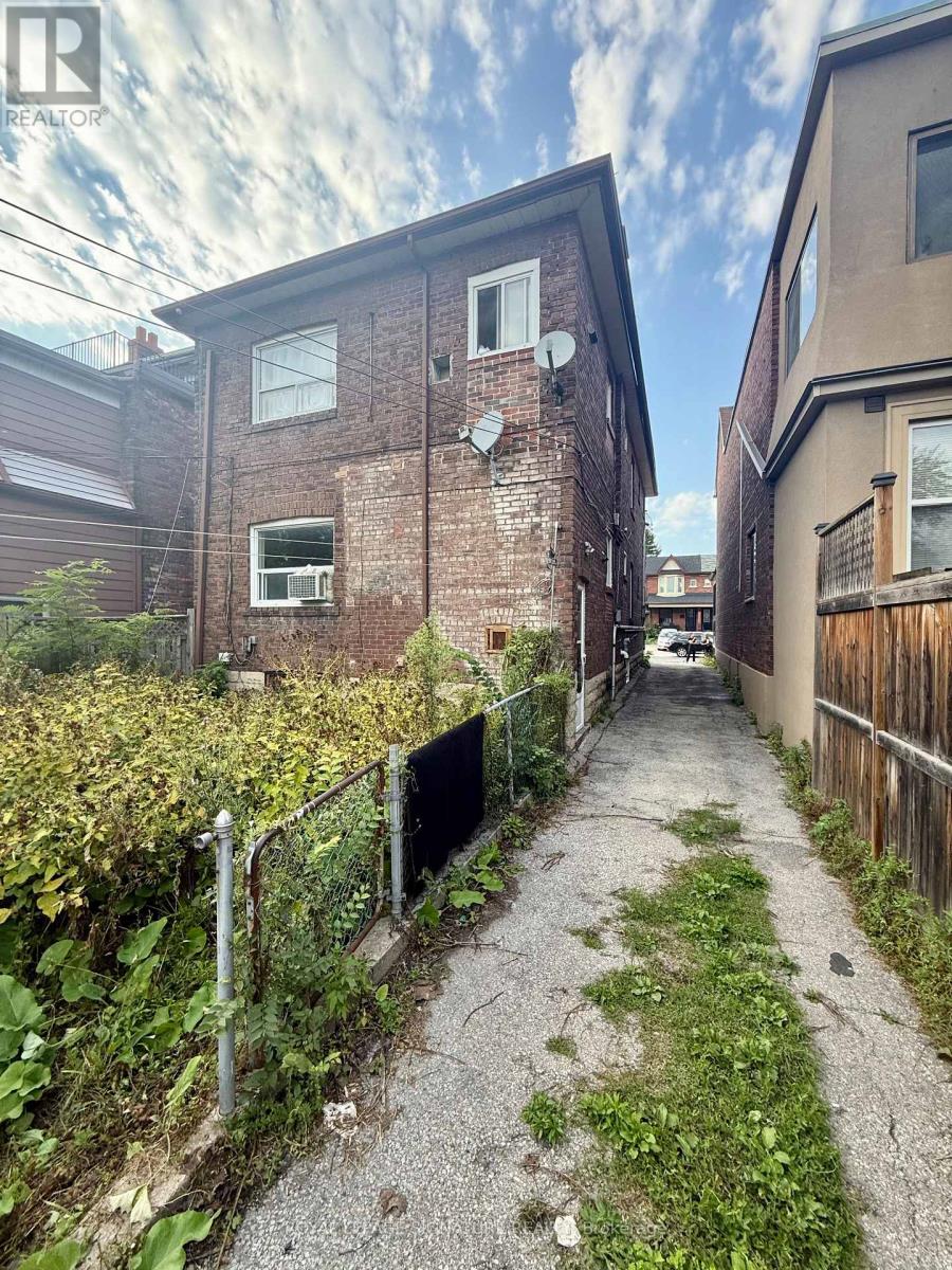 83 Ashburnham Road, Toronto, Ontario  M6H 2K6 - Photo 9 - W13834958