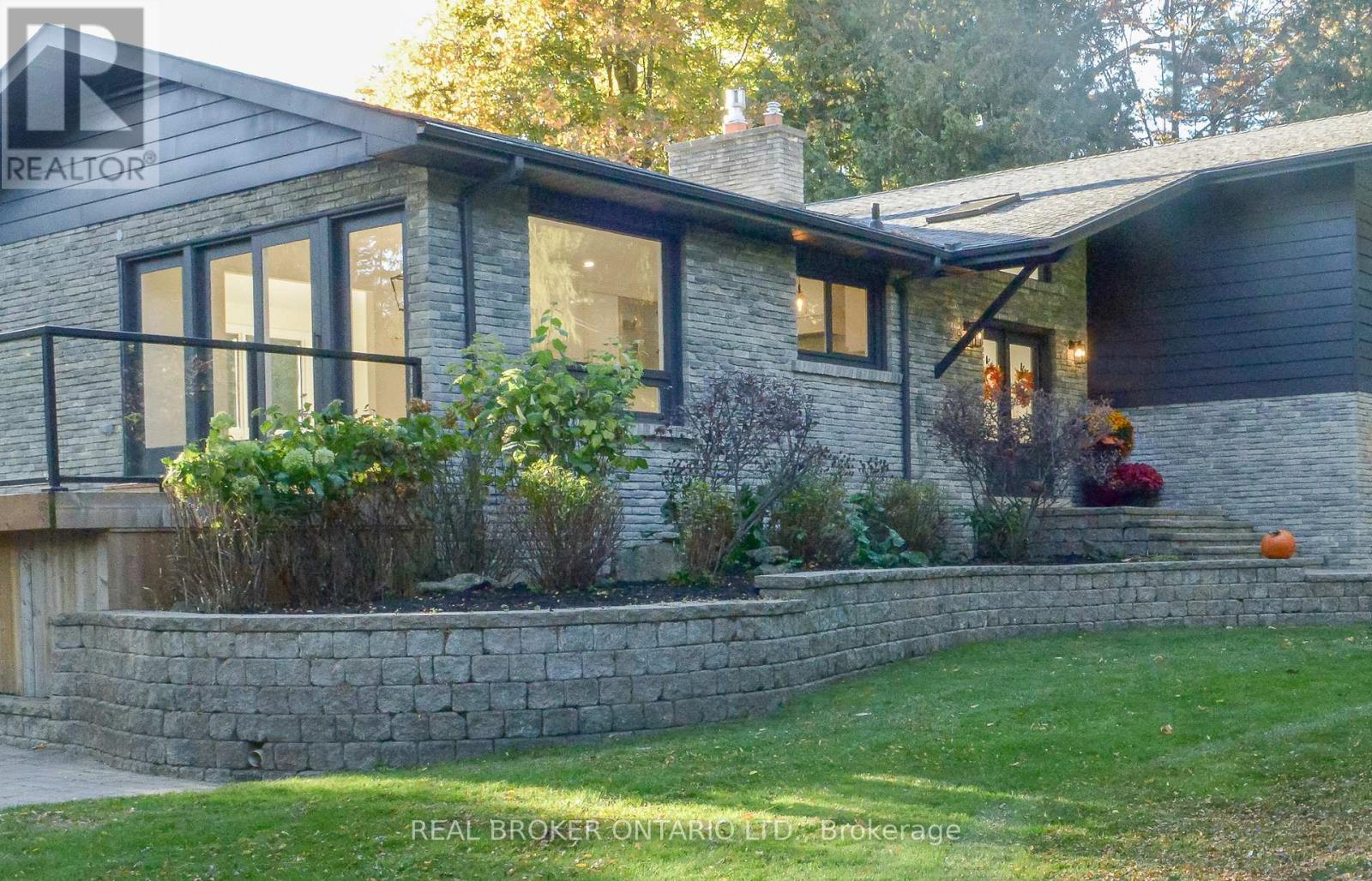 572 Main Street, Halton Hills, Ontario  L7G 3T6 - Photo 2 - W13834990