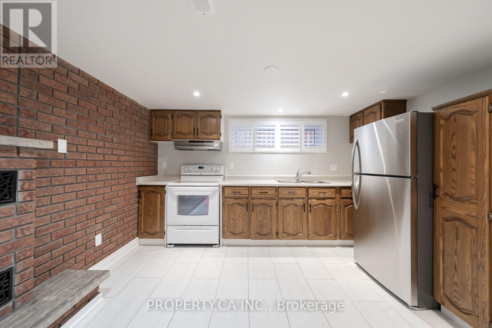 Bsmt - 14 Alladin Avenue, Toronto, Ontario  M6L 1S5 - Photo 6 - W13835008
