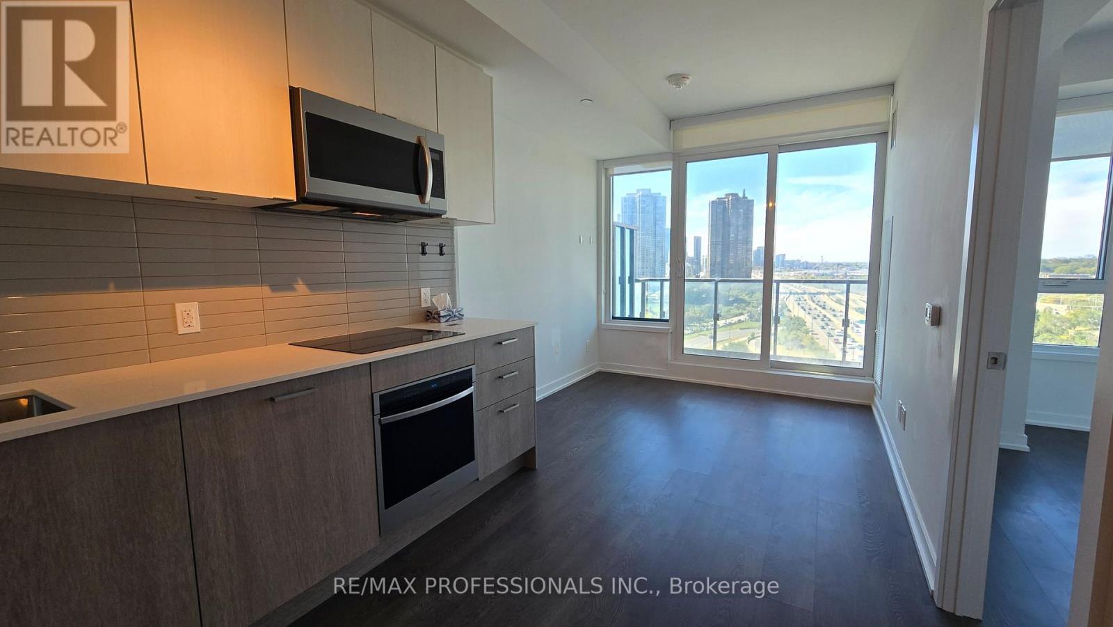 1715 - 1928 Lake Shore Boulevard W, Toronto, Ontario  M6S 0B1 - Photo 4 - W13835042