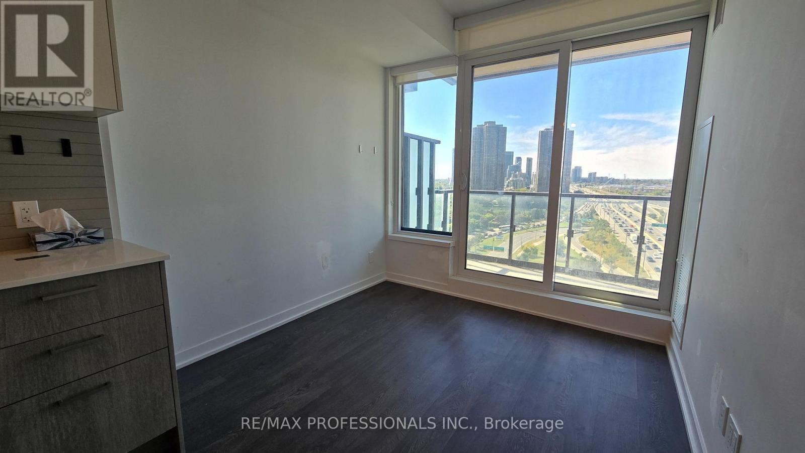 1715 - 1928 Lake Shore Boulevard W, Toronto, Ontario  M6S 0B1 - Photo 5 - W13835042