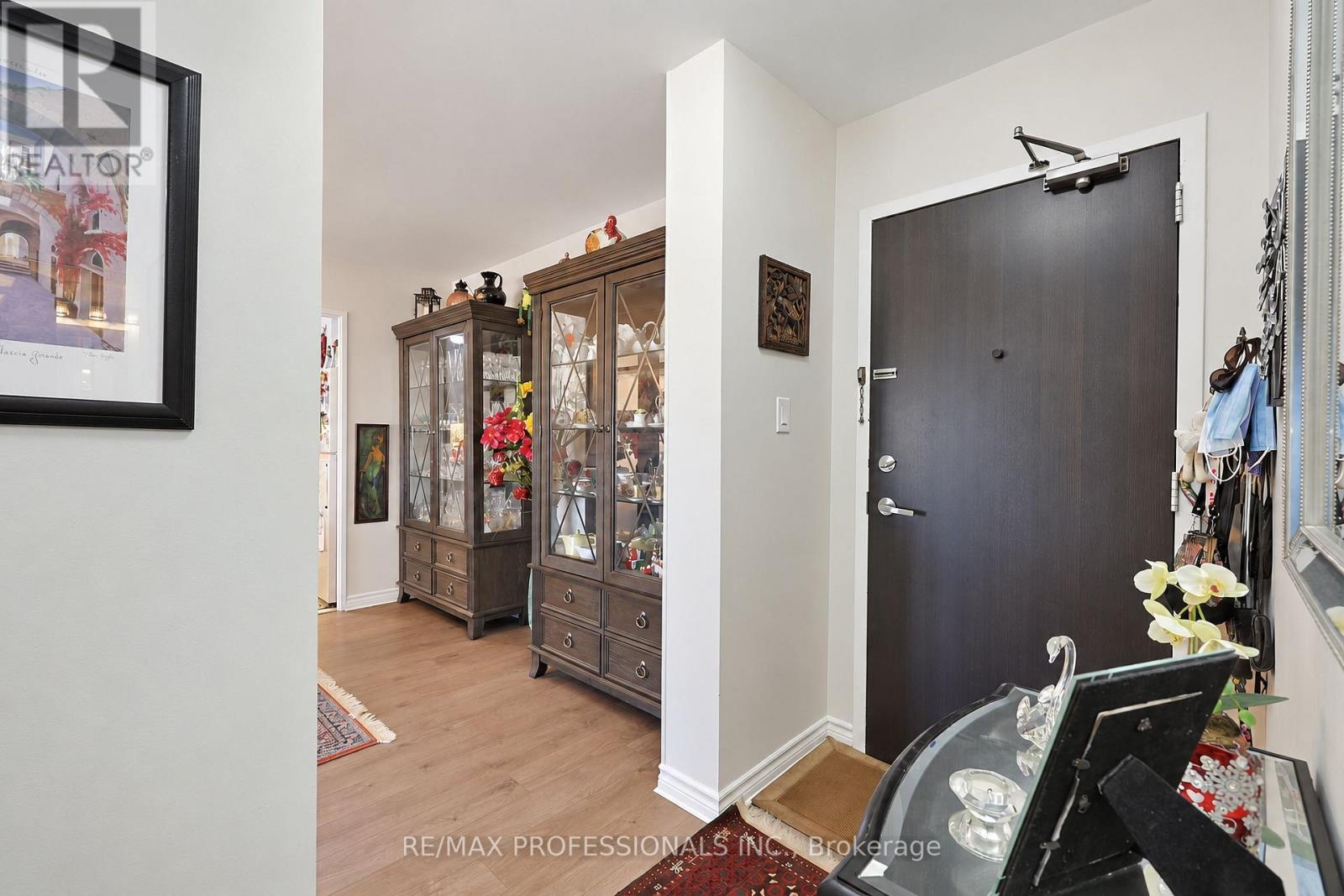 701 - 31 Four Winds Drive, Toronto, Ontario  M3J 1K9 - Photo 4 - W13835088