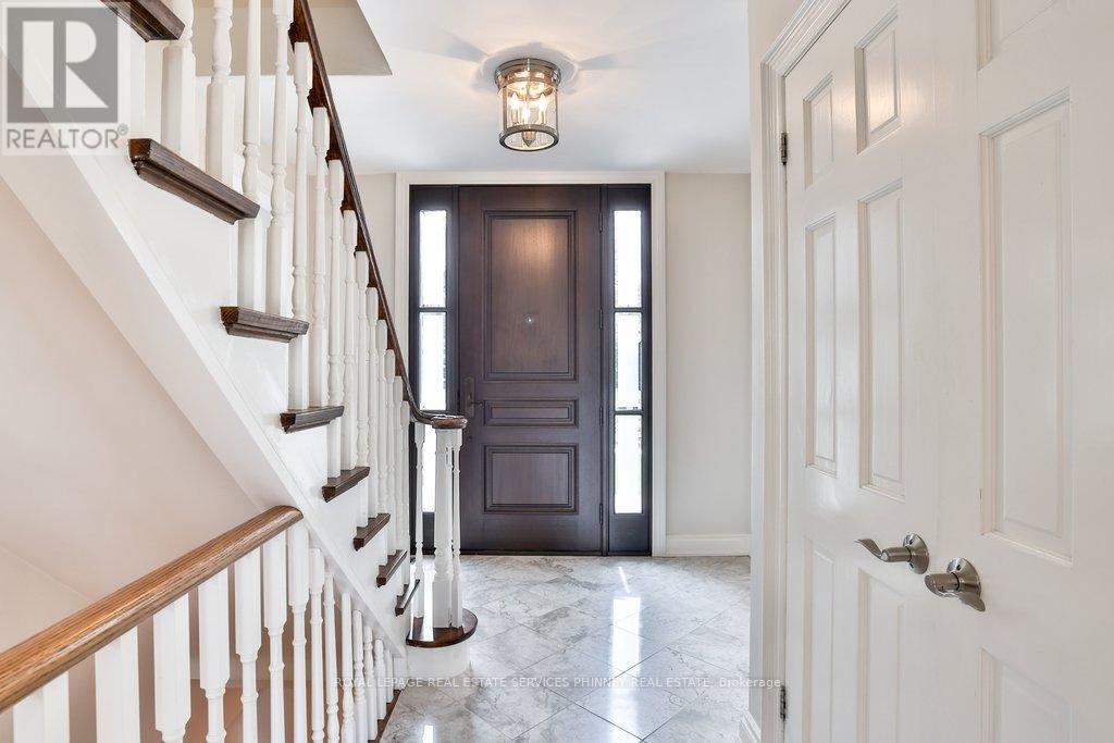 1163 Cayente Place, Mississauga, Ontario  L5H 3B9 - Photo 3 - W13835106