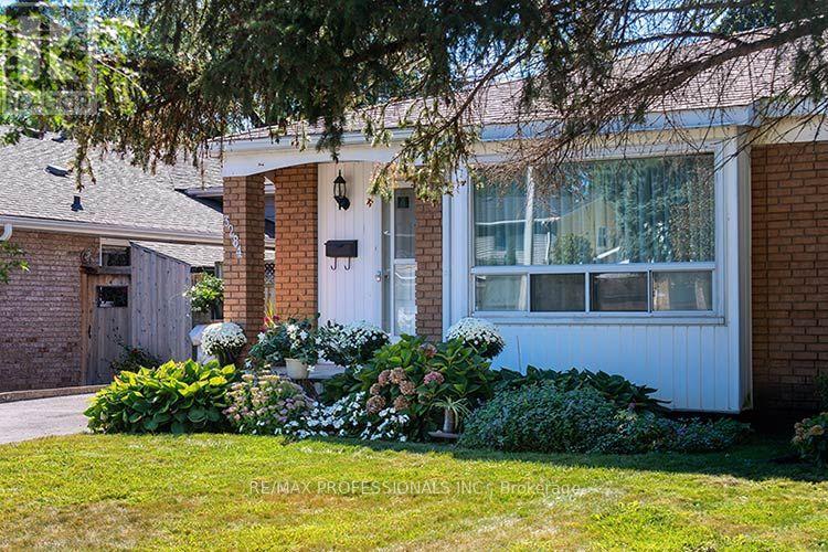 3284 Hornbeam Crescent, Mississauga, Ontario  L5L 1B4 - Photo 2 - W13835150