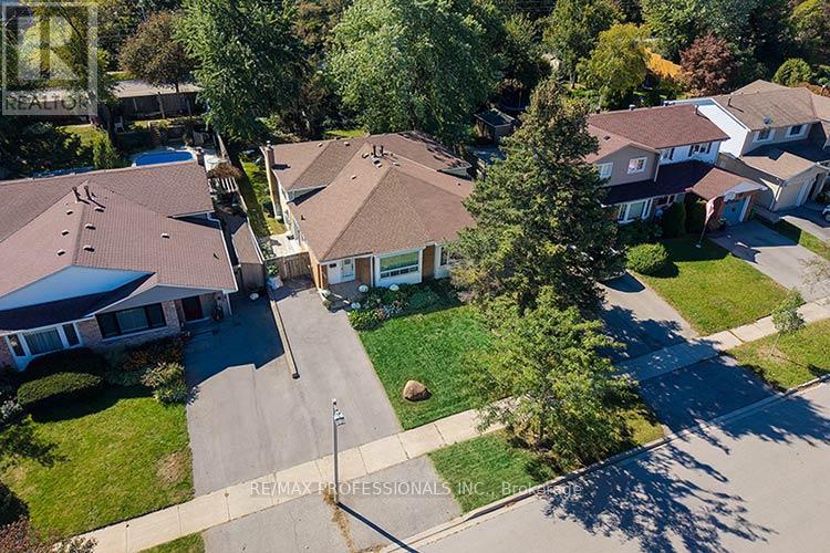 3284 Hornbeam Crescent, Mississauga, Ontario  L5L 1B4 - Photo 3 - W13835150