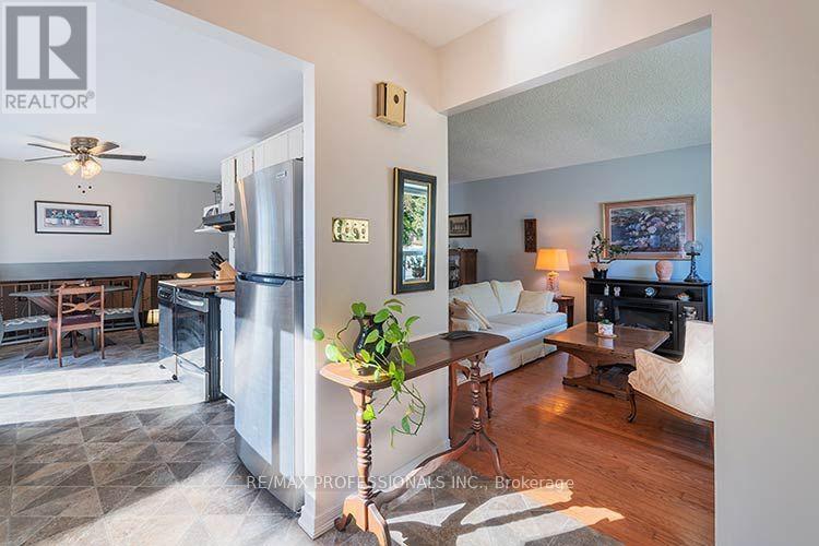 3284 Hornbeam Crescent, Mississauga, Ontario  L5L 1B4 - Photo 5 - W13835150