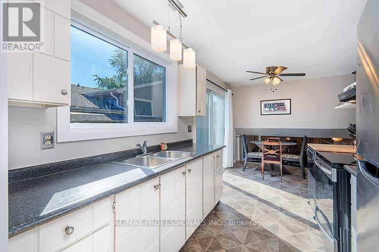 3284 Hornbeam Crescent, Mississauga, Ontario  L5L 1B4 - Photo 9 - W13835150