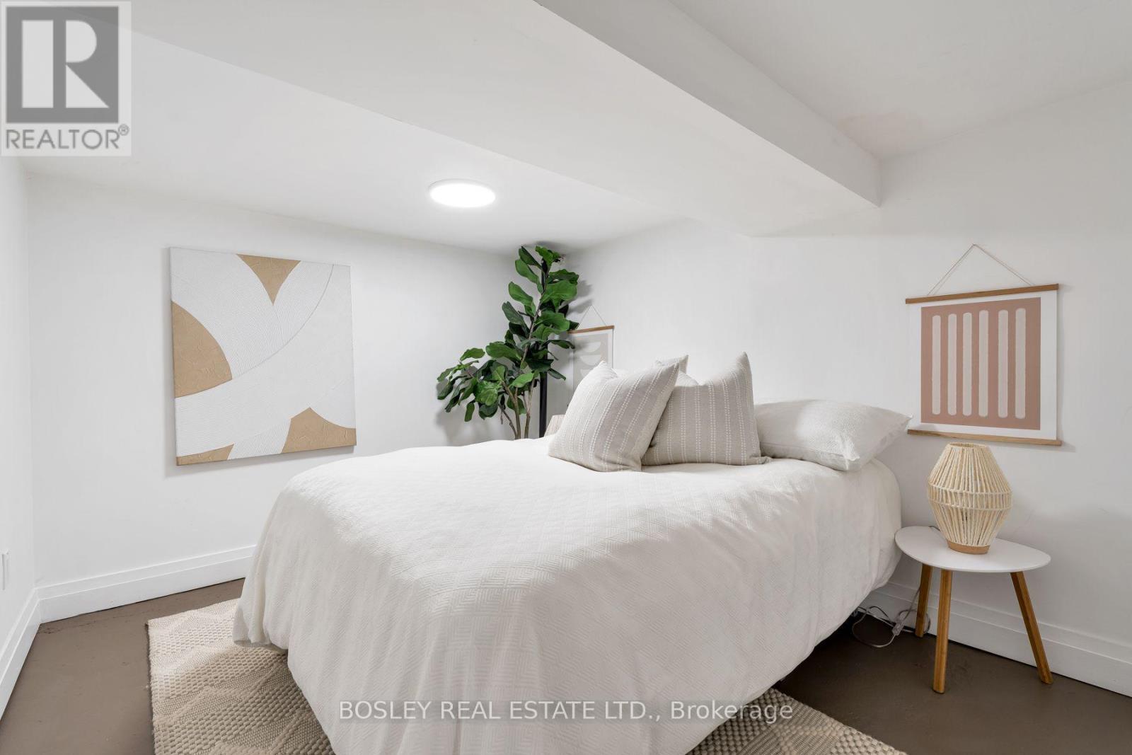 29 Blakley Avenue, Toronto, Ontario  M6N 3Y4 - Photo 17 - W13835188