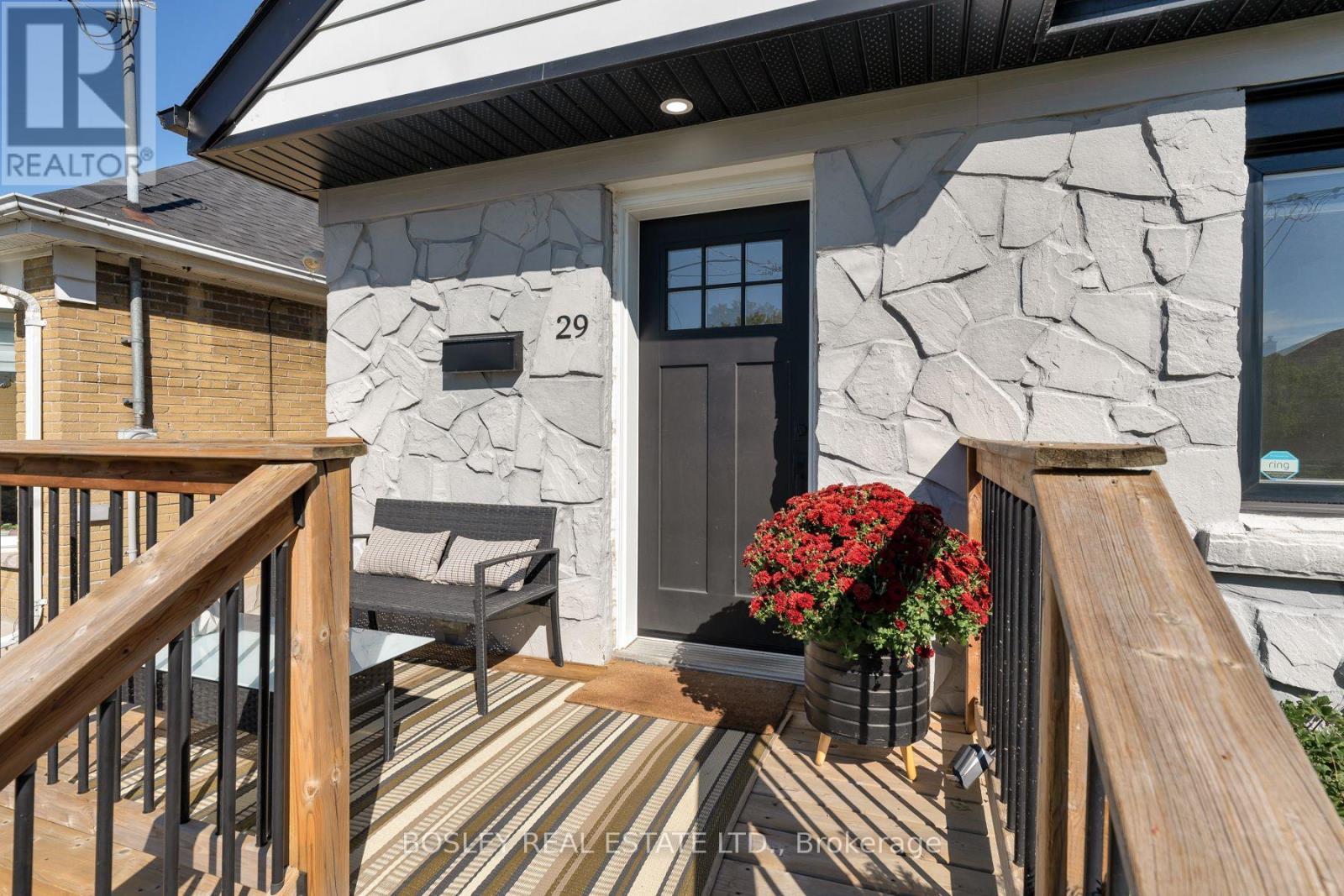 29 Blakley Avenue, Toronto, Ontario  M6N 3Y4 - Photo 2 - W13835188