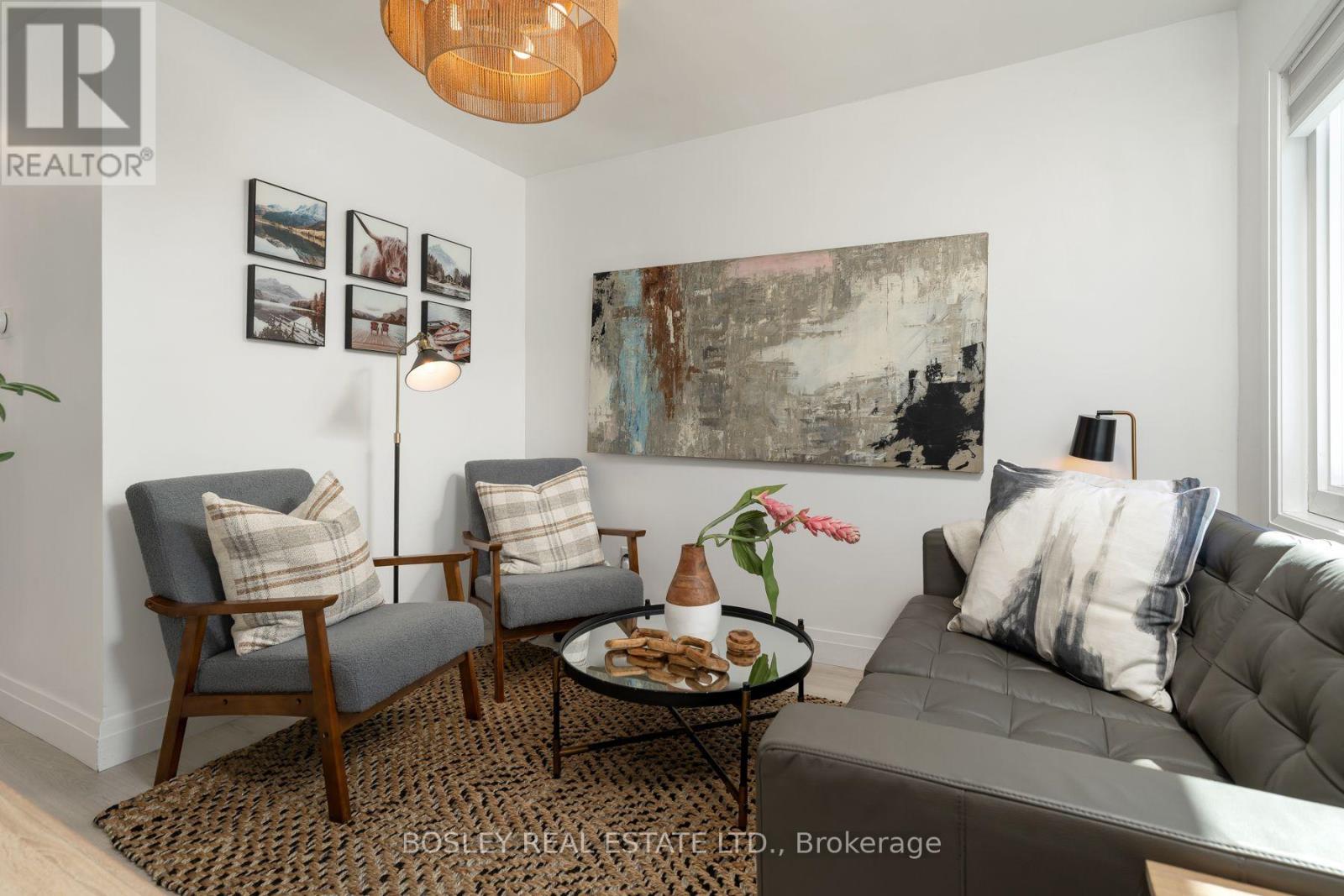 29 Blakley Avenue, Toronto, Ontario  M6N 3Y4 - Photo 4 - W13835188