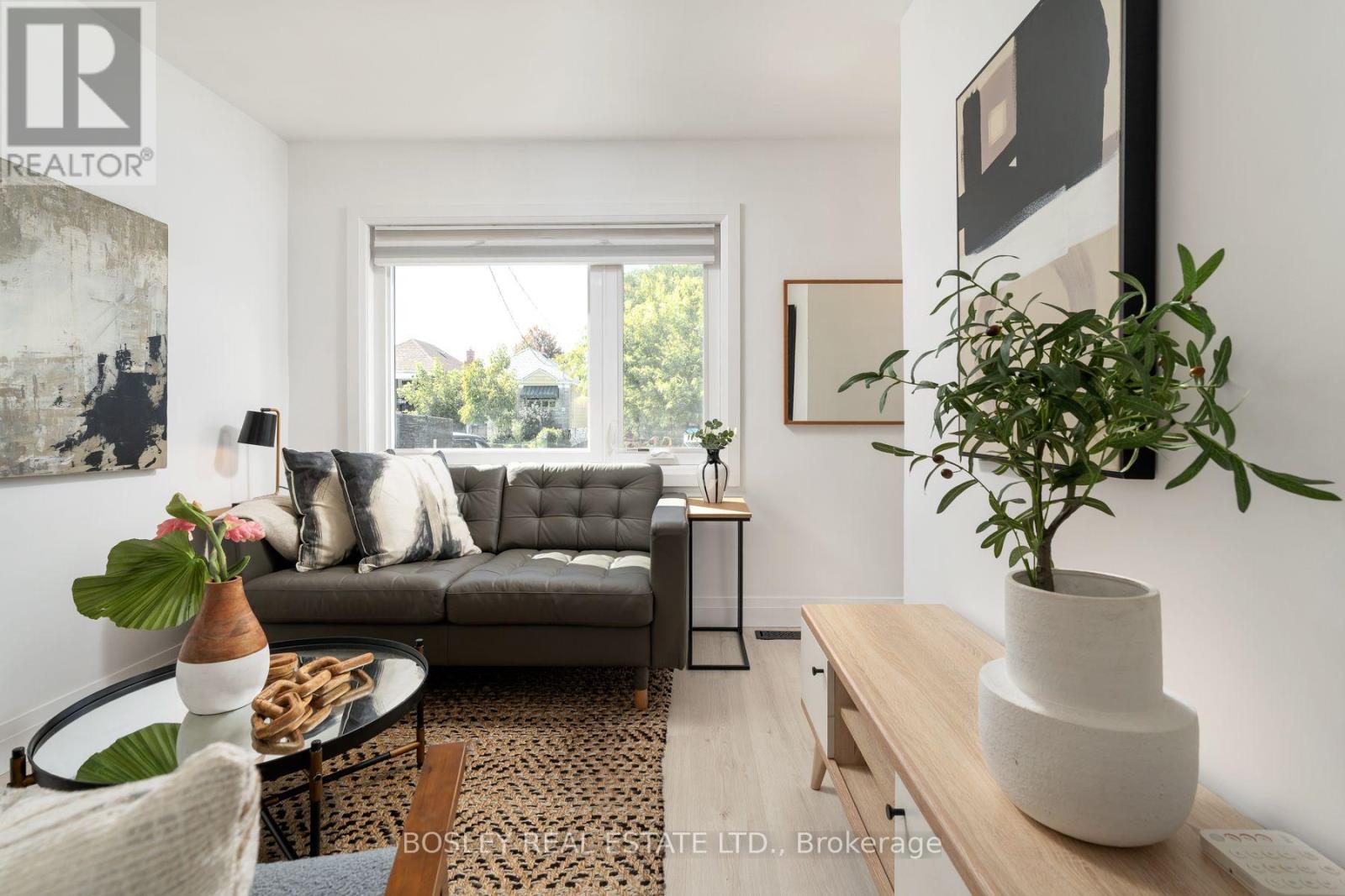 29 Blakley Avenue, Toronto, Ontario  M6N 3Y4 - Photo 5 - W13835188