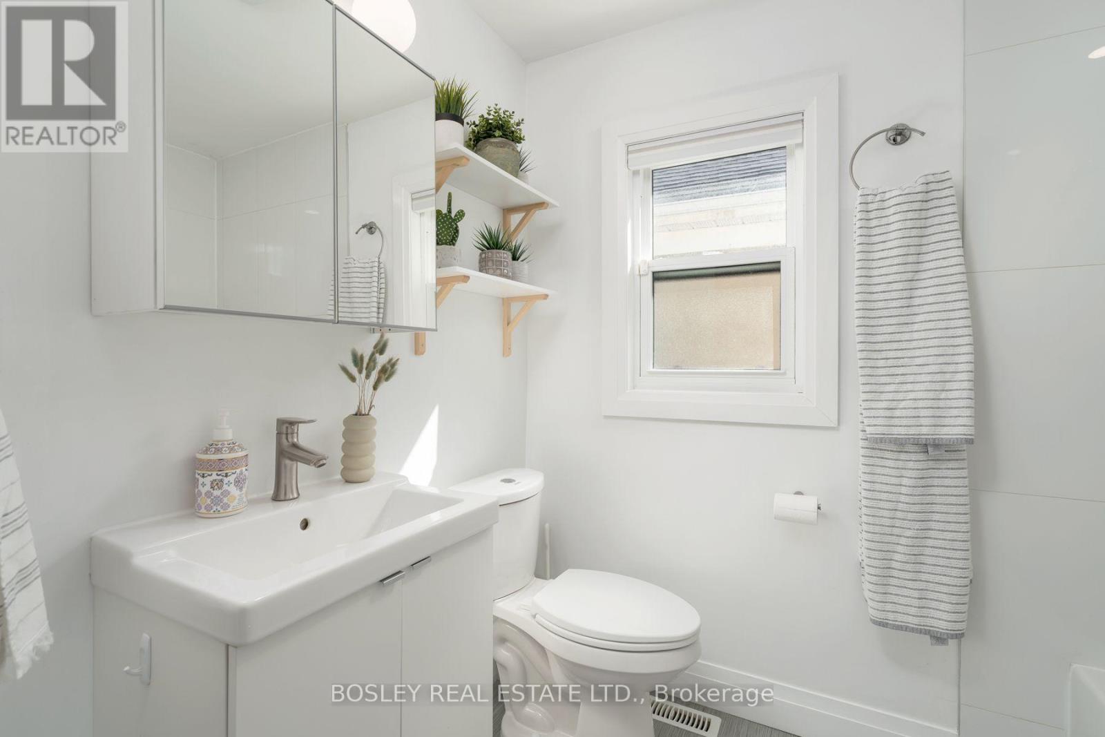 29 Blakley Avenue, Toronto, Ontario  M6N 3Y4 - Photo 7 - W13835188