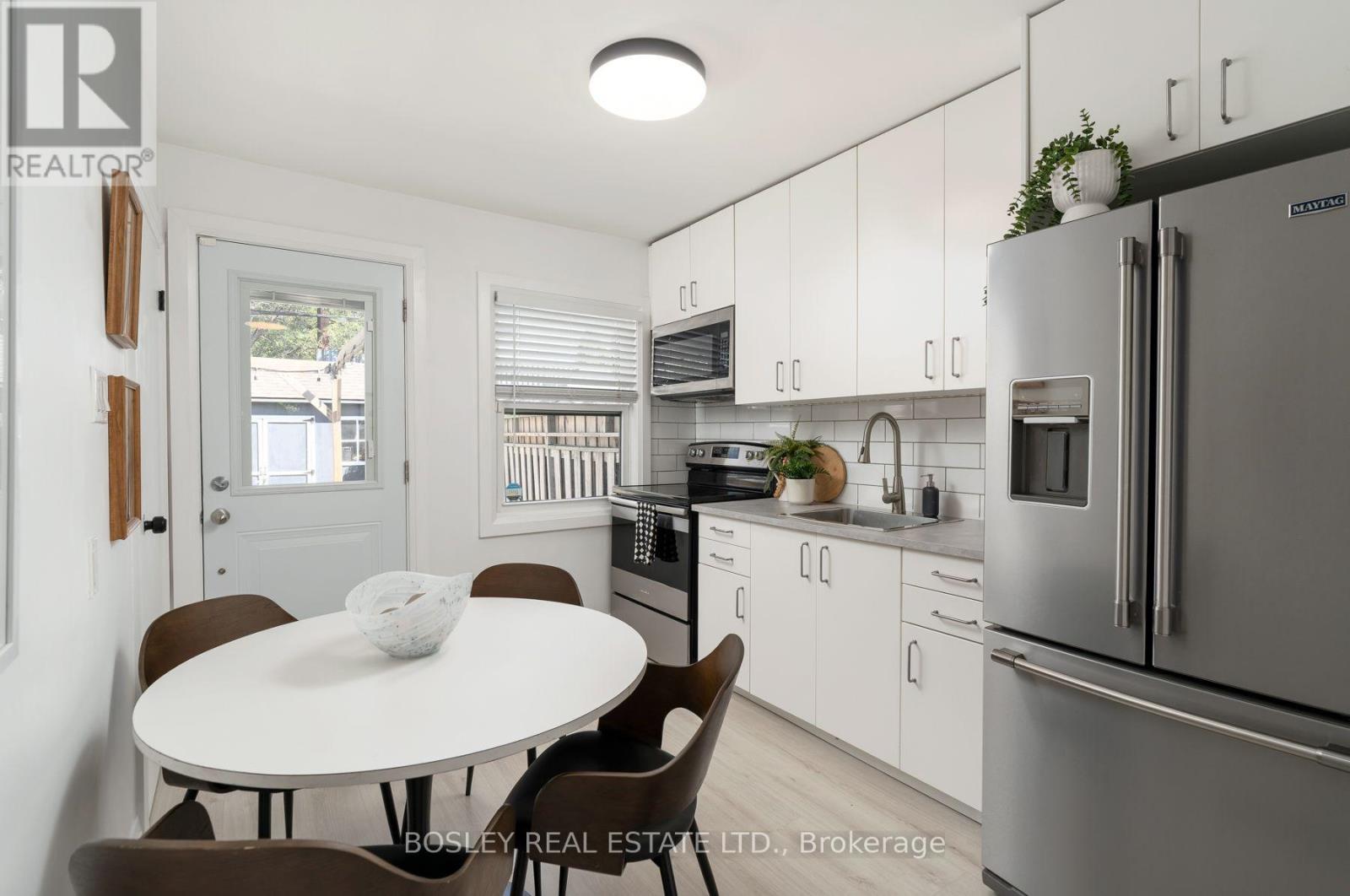 29 Blakley Avenue, Toronto, Ontario  M6N 3Y4 - Photo 8 - W13835188