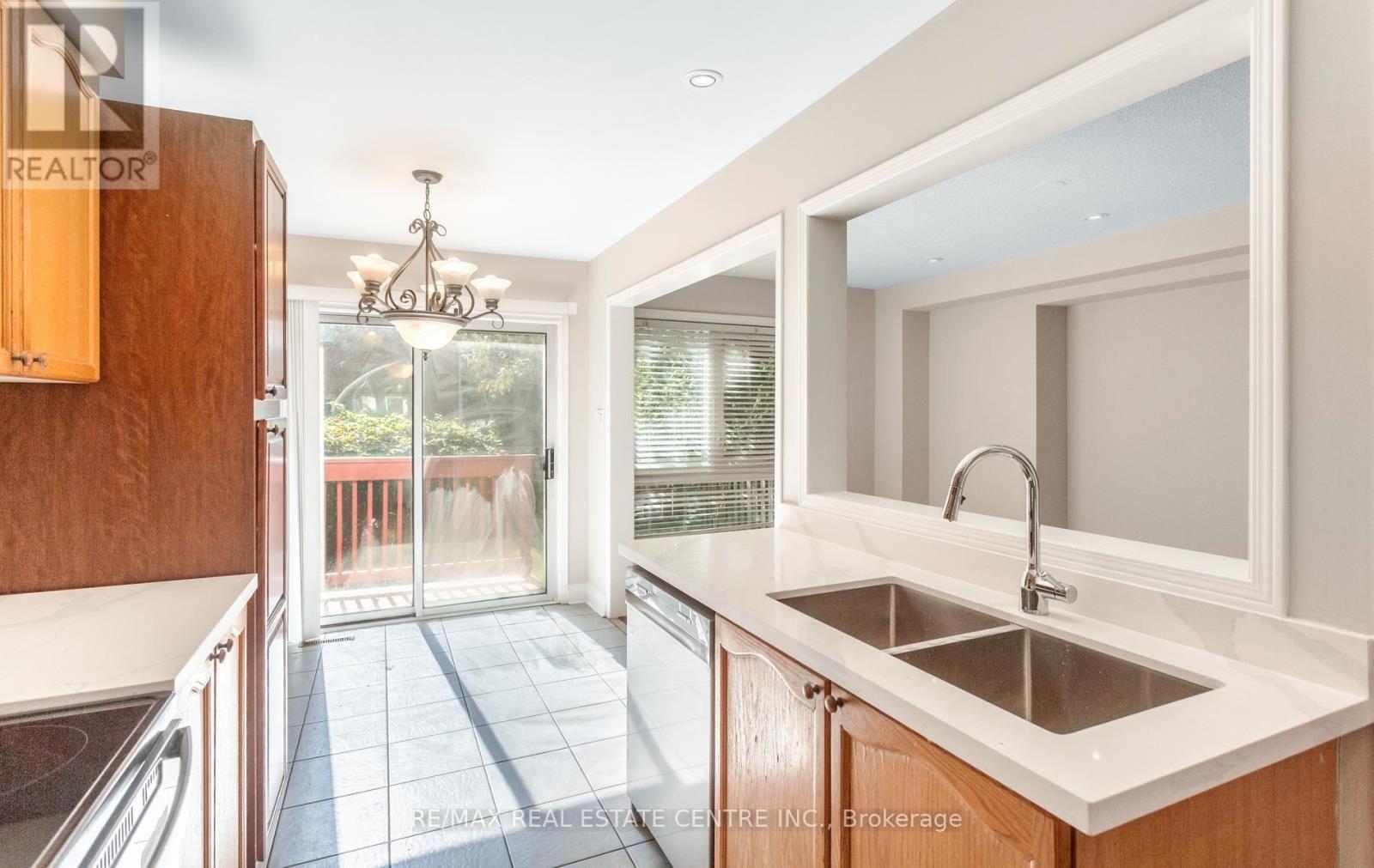 6464 Hampden Woods Road, Mississauga, Ontario  L5N 7V9 - Photo 22 - W13835220