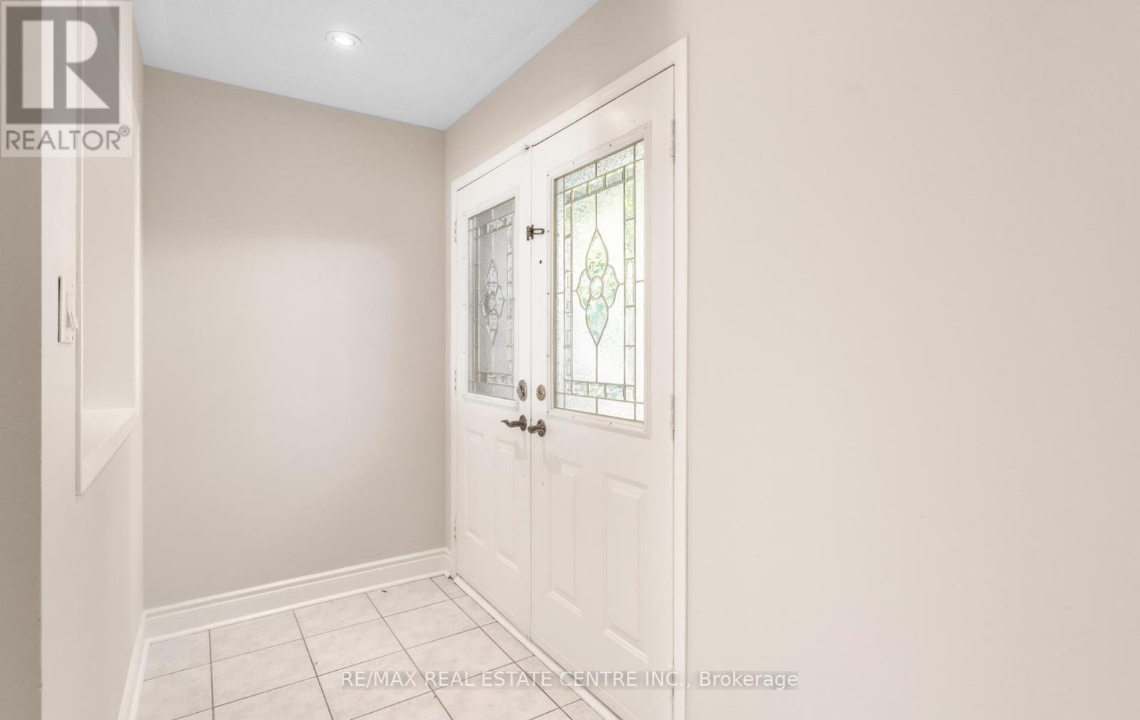 6464 Hampden Woods Road, Mississauga, Ontario  L5N 7V9 - Photo 4 - W13835220