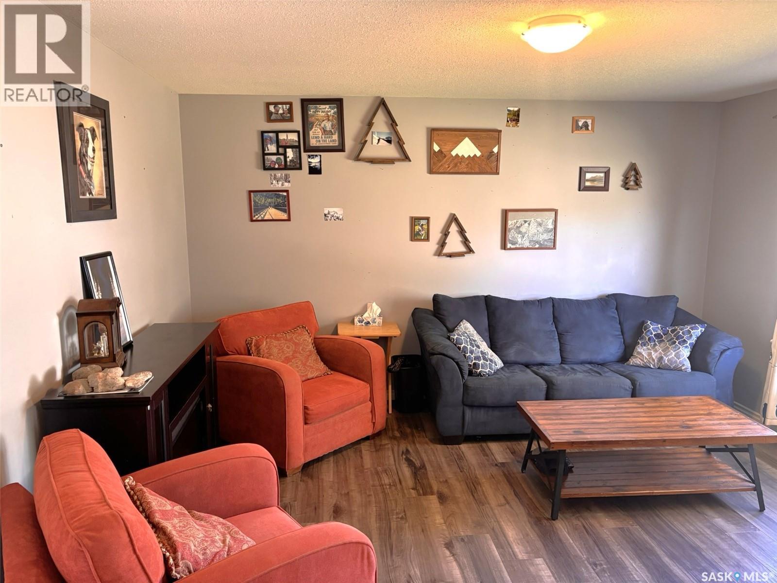 702 2nd Street, Hanley, Saskatchewan  S0G 2E0 - Photo 3 - SK049719