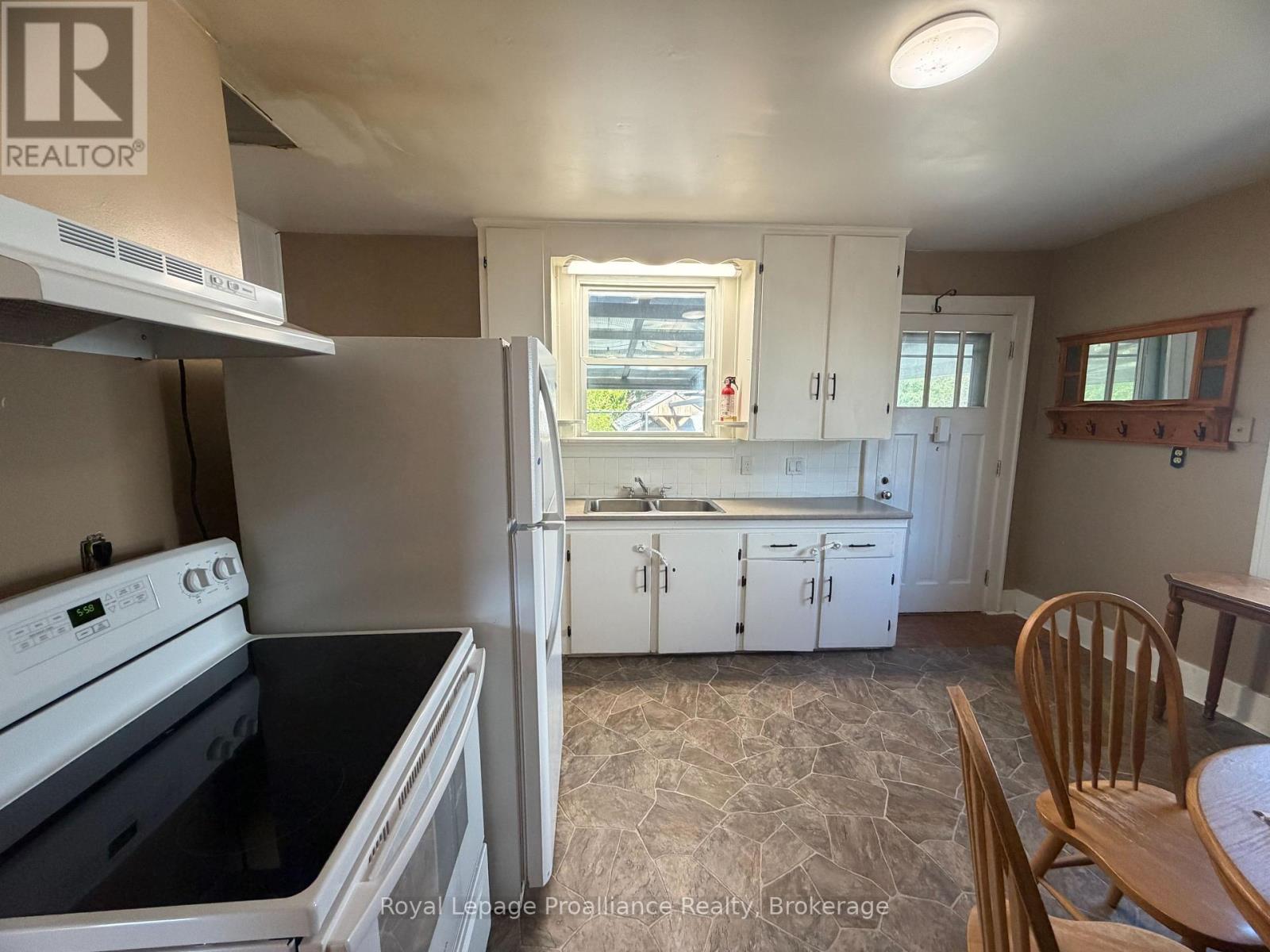 22 Parker Street, Belleville, Ontario  K8P 1C8 - Photo 10 - X13820382
