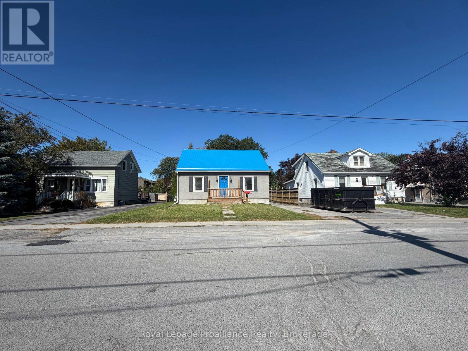 22 Parker Street, Belleville, Ontario  K8P 1C8 - Photo 3 - X13820382