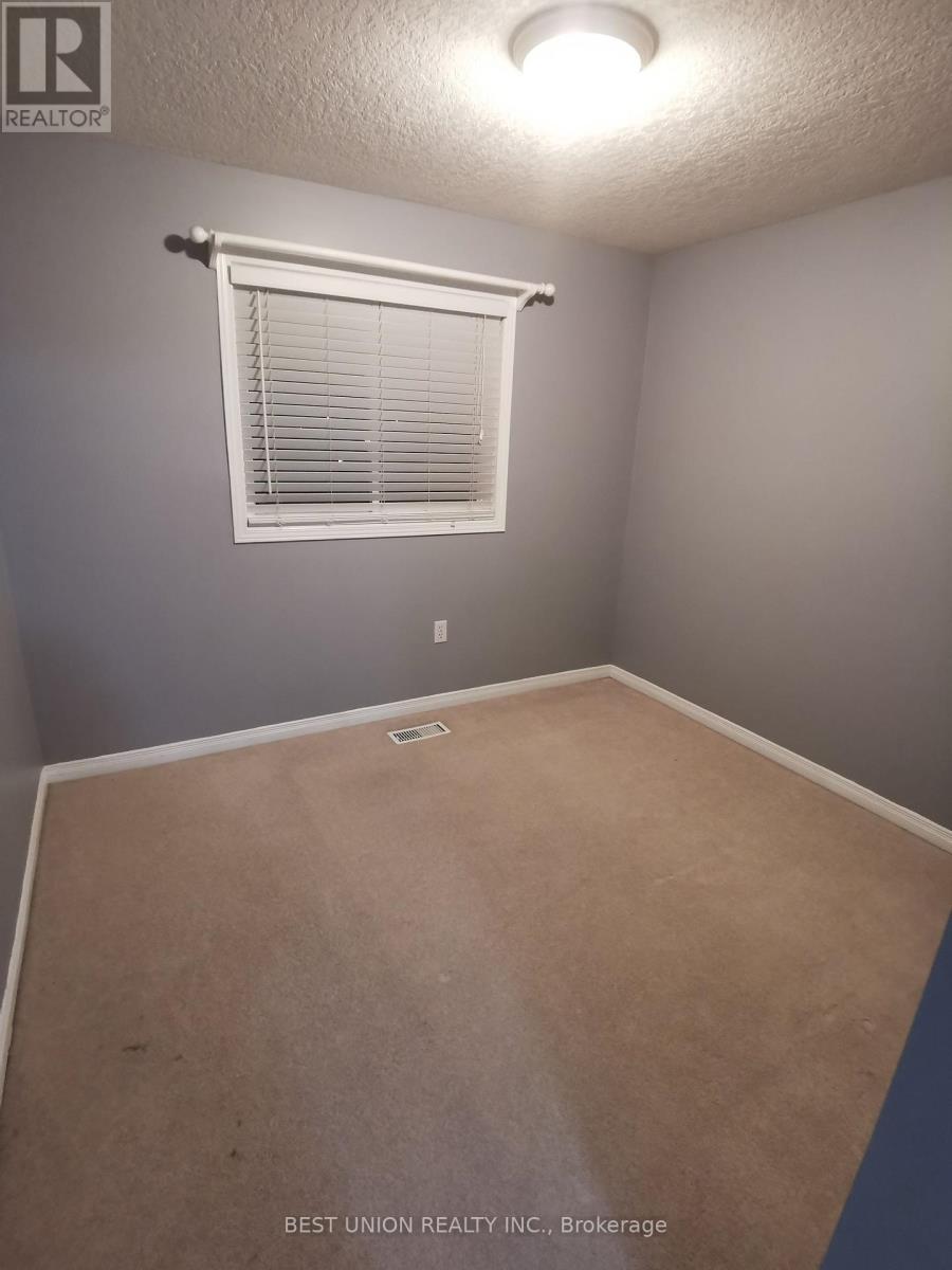 528 Activa Avenue, Kitchener, Ontario  N2E 4C2 - Photo 10 - X13835086