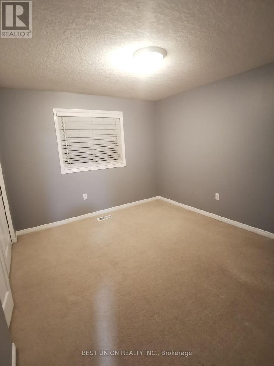 528 Activa Avenue, Kitchener, Ontario  N2E 4C2 - Photo 11 - X13835086