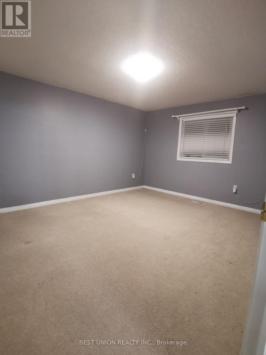 528 Activa Avenue, Kitchener, Ontario  N2E 4C2 - Photo 12 - X13835086