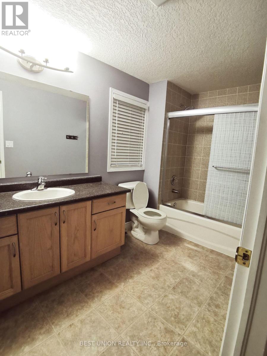 528 Activa Avenue, Kitchener, Ontario  N2E 4C2 - Photo 13 - X13835086