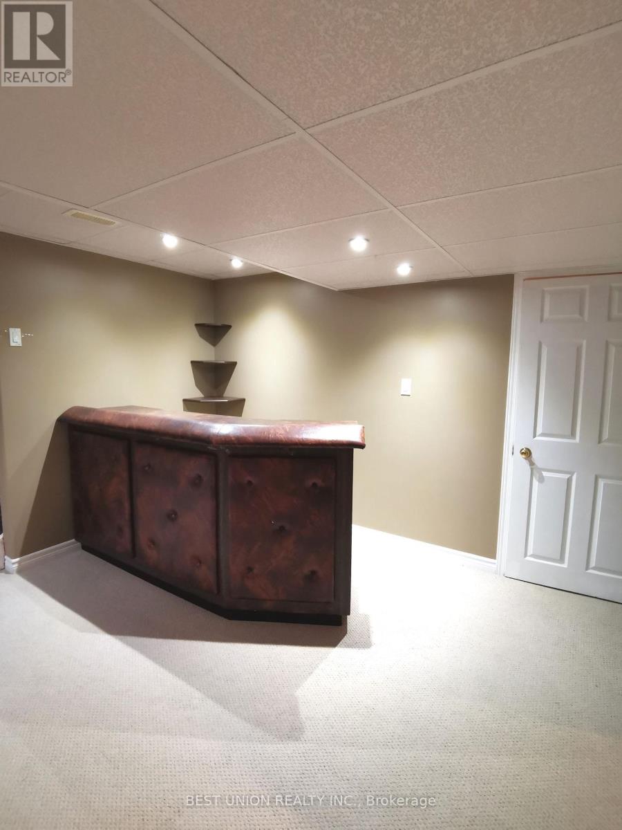 528 Activa Avenue, Kitchener, Ontario  N2E 4C2 - Photo 16 - X13835086