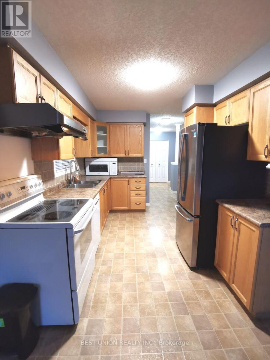 528 Activa Avenue, Kitchener, Ontario  N2E 4C2 - Photo 4 - X13835086