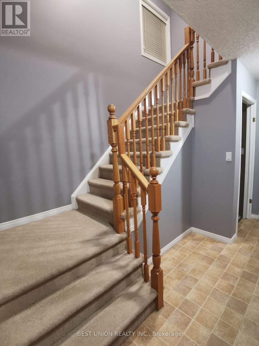 528 Activa Avenue, Kitchener, Ontario  N2E 4C2 - Photo 6 - X13835086